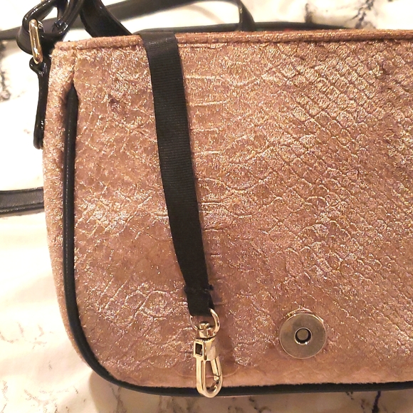 Betsey Johnson Wired Velvet Telephone Purse - Picture 8 of 10